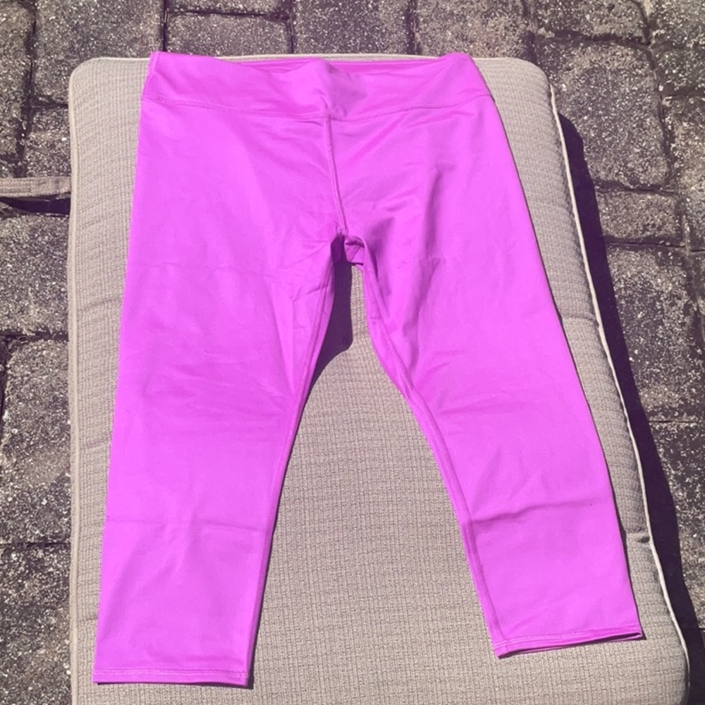 Fabletics Salar Capri Purple Leggings, Size Large